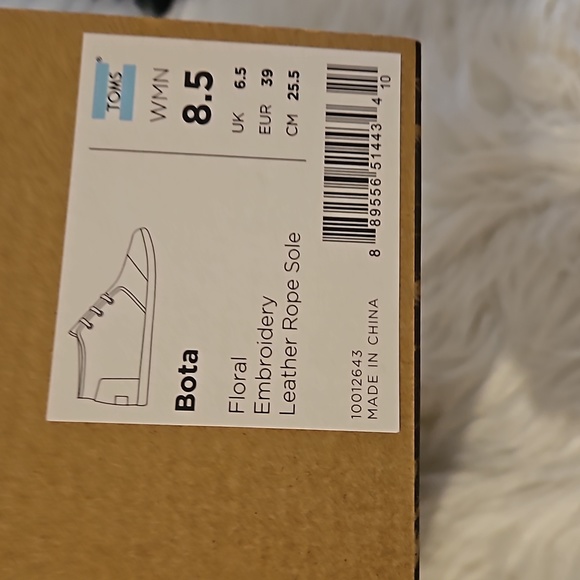 TOMS Floral Embroidery Suede Booties NWT - Picture 7 of 9